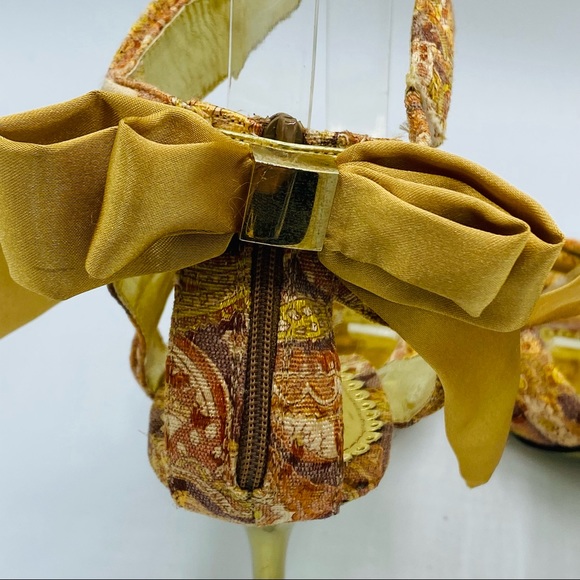 Luichiny || Paisley Fabric & Metallic Mirror Gold Heel with Ankle Strap; Size 9B - Picture 14 of 17